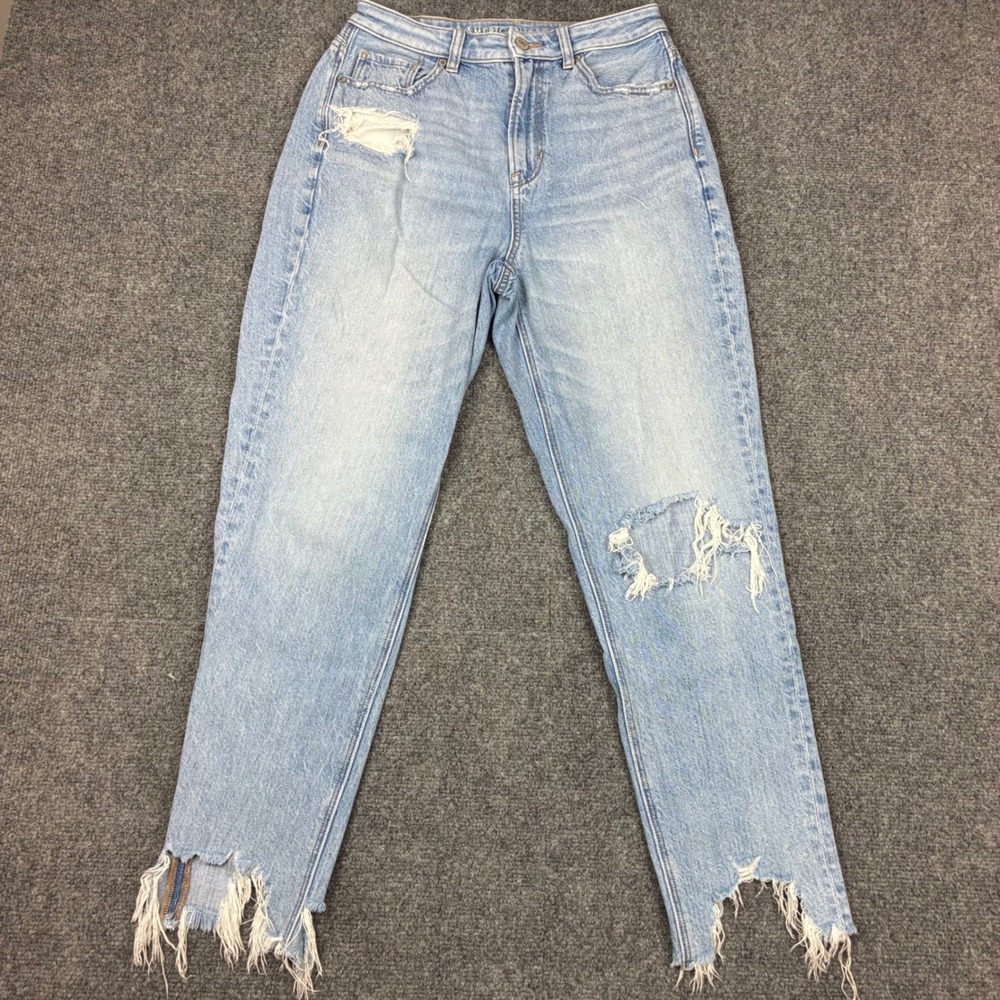 American Eagle Mom Jeans Light Wash Distressed Frayed Step Hem Size 4 Regular
